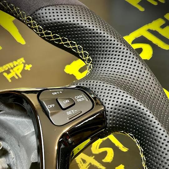 Personnalisation volant cuir alcantara pour FORD FIESTA MK7