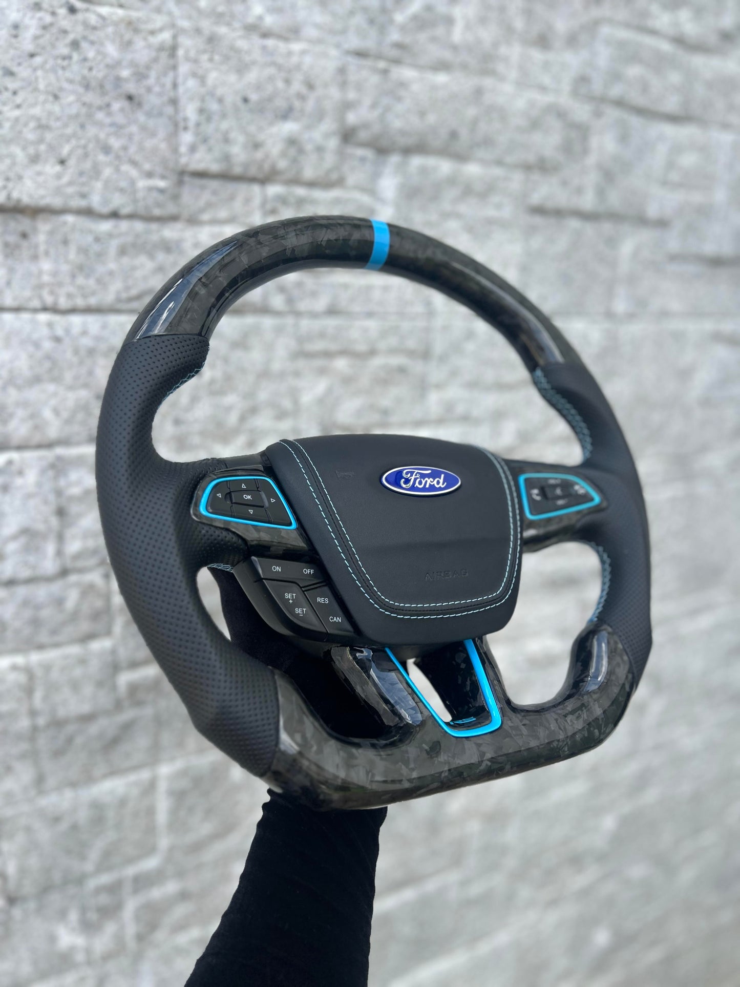 PERSONNALISATION volant carbone pour ford fiesta MK7, MK8 focus MK2, MK3 by FIESTFAST HP+