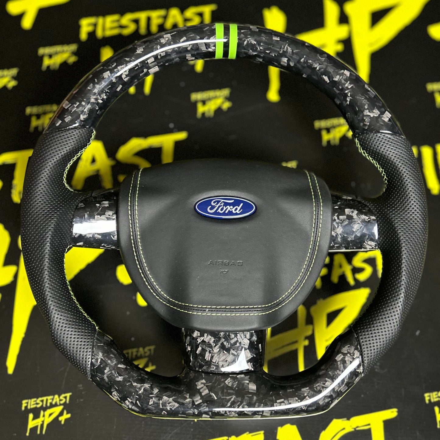 Volant en carbone forgé FORD FOCUS RS MK2 disponible