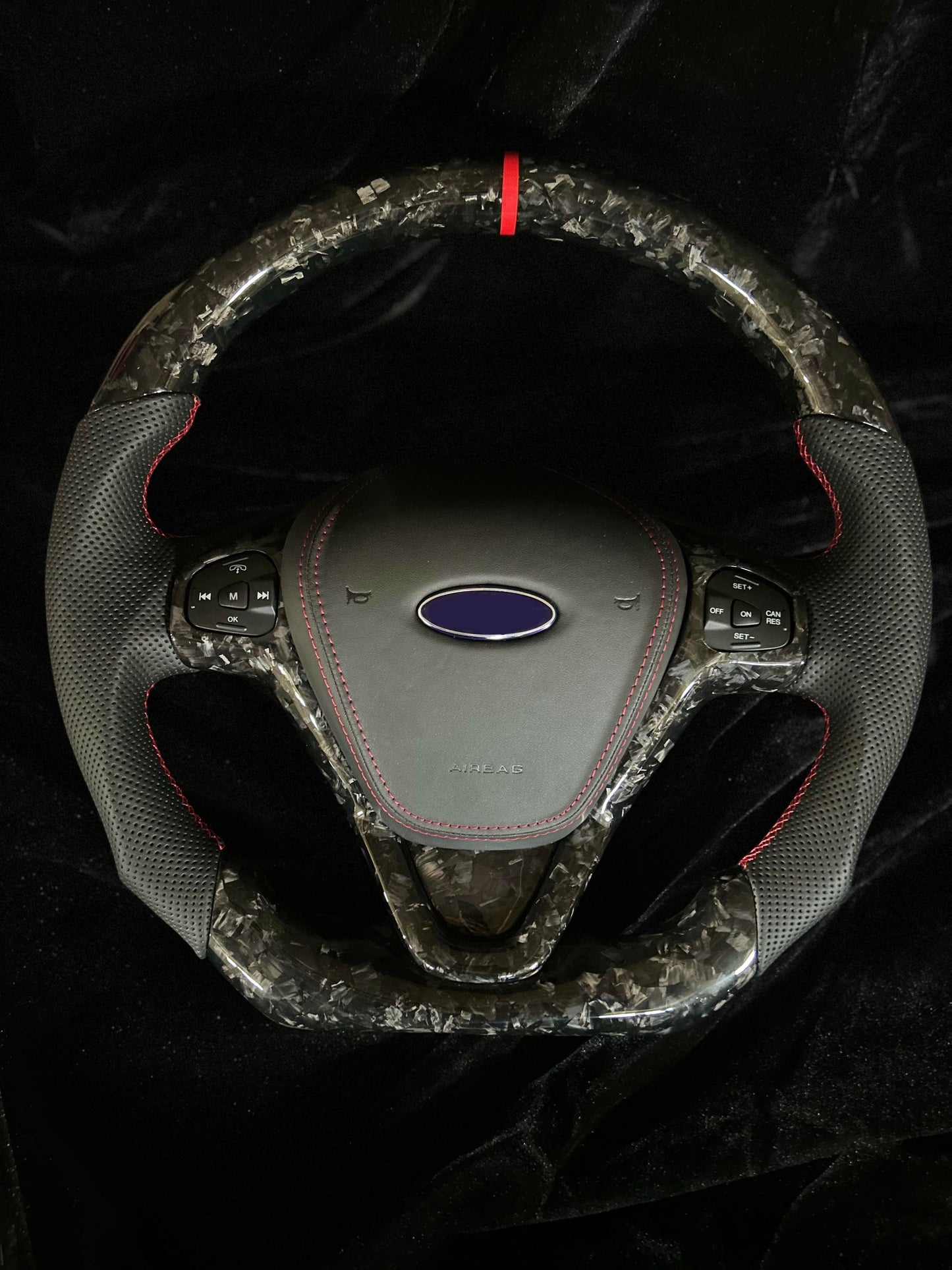 Volant en carbone forgé pour FORD FIESTA MK7