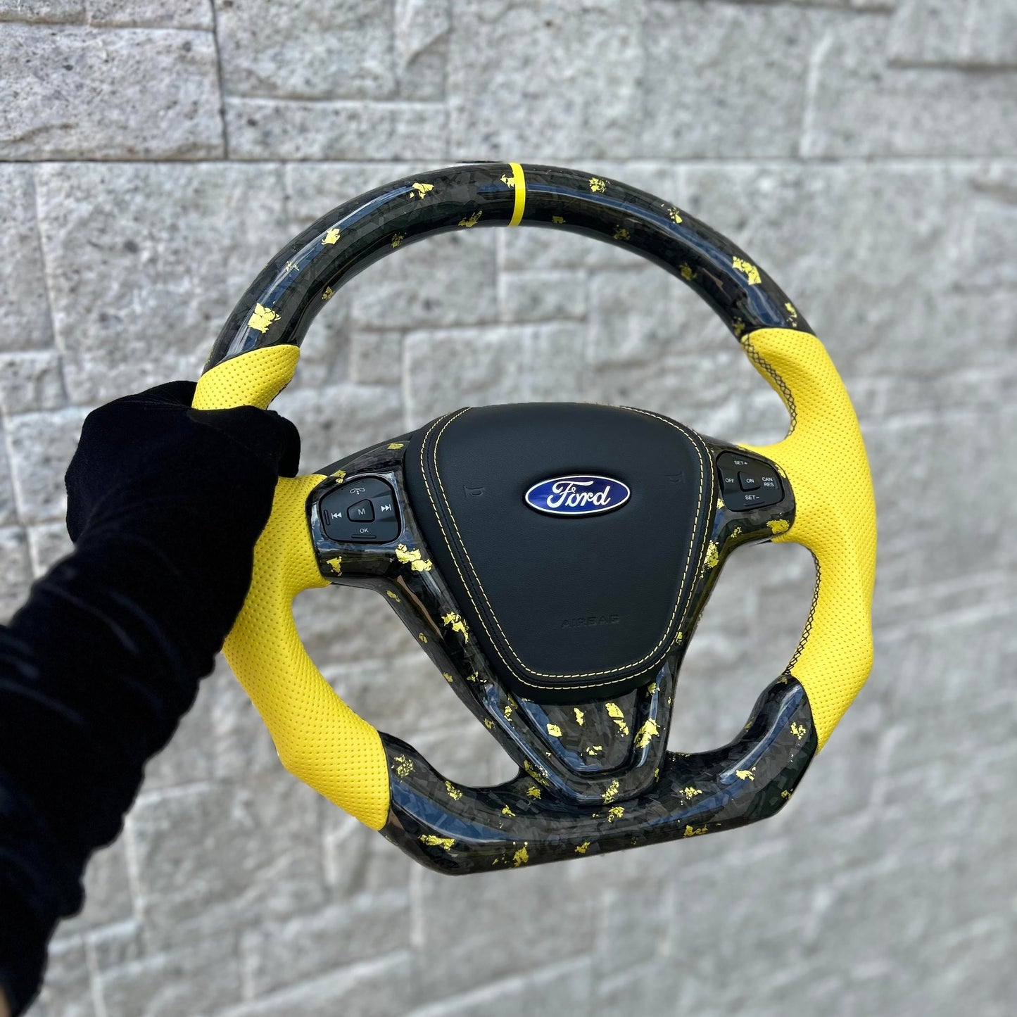 PERSONNALISATION volant carbone pour ford fiesta MK7, MK8 focus MK2, MK3 by FIESTFAST HP+