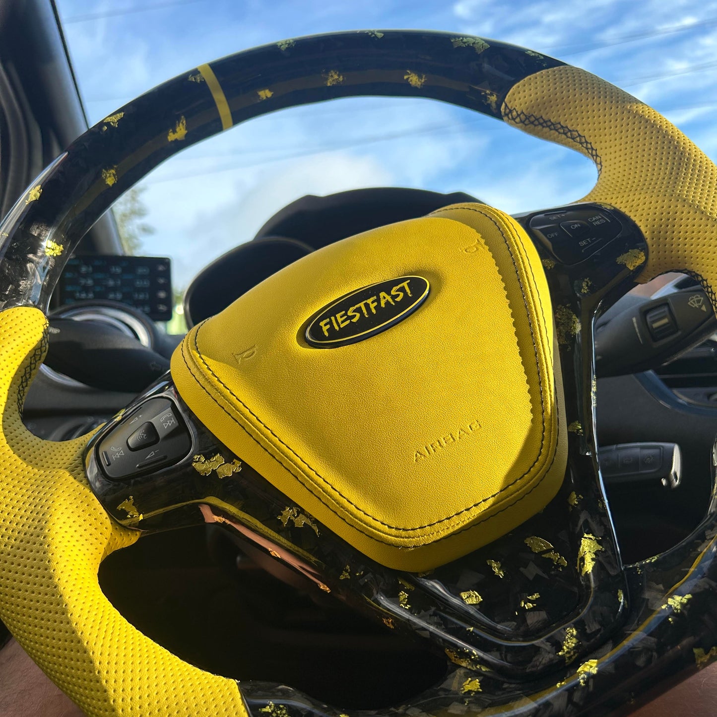 PERSONNALISATION volant carbone pour ford fiesta MK7, MK8 focus MK2, MK3 by FIESTFAST HP+