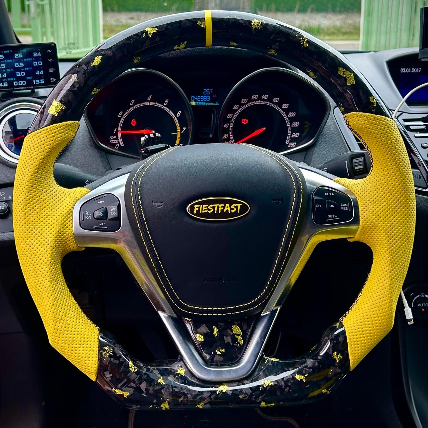 PERSONNALISATION volant carbone pour ford fiesta MK7, MK8 focus MK2, MK3 by FIESTFAST HP+
